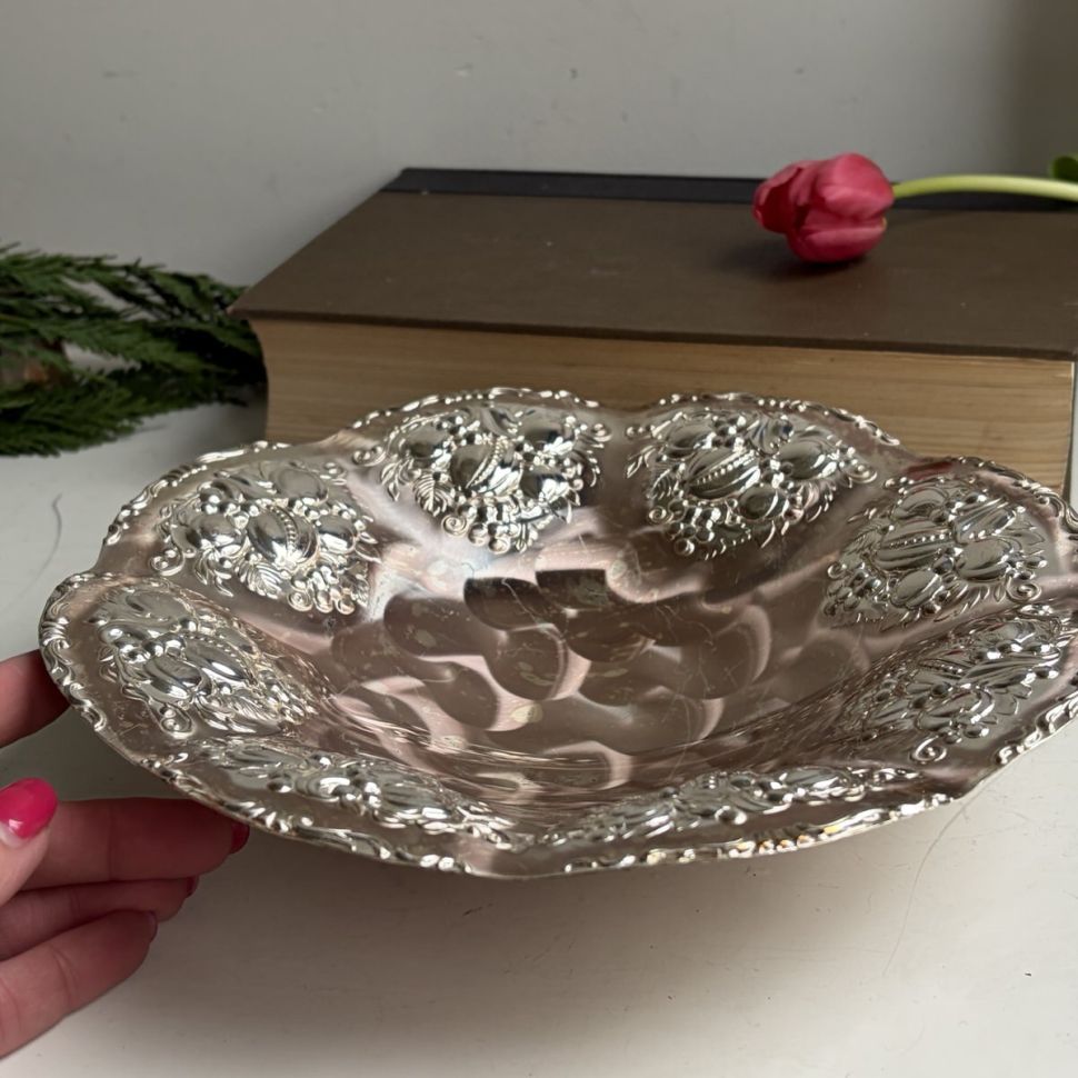 Блюдо фруктовница 23 см на ножках серебрение 