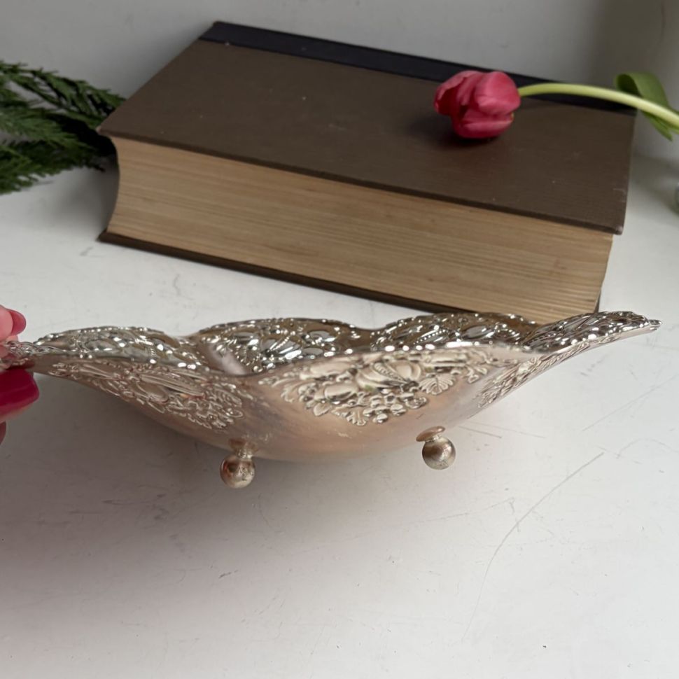 Блюдо фруктовница 23 см на ножках серебрение 