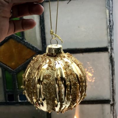 Шар новогодний золотой с блестками