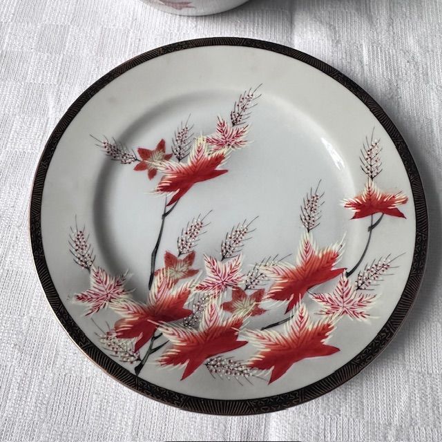Тарелка Кленовые листья 16 см фарфор Япония