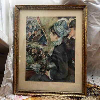 Репродукция Девушка с букетом в деревянной раме