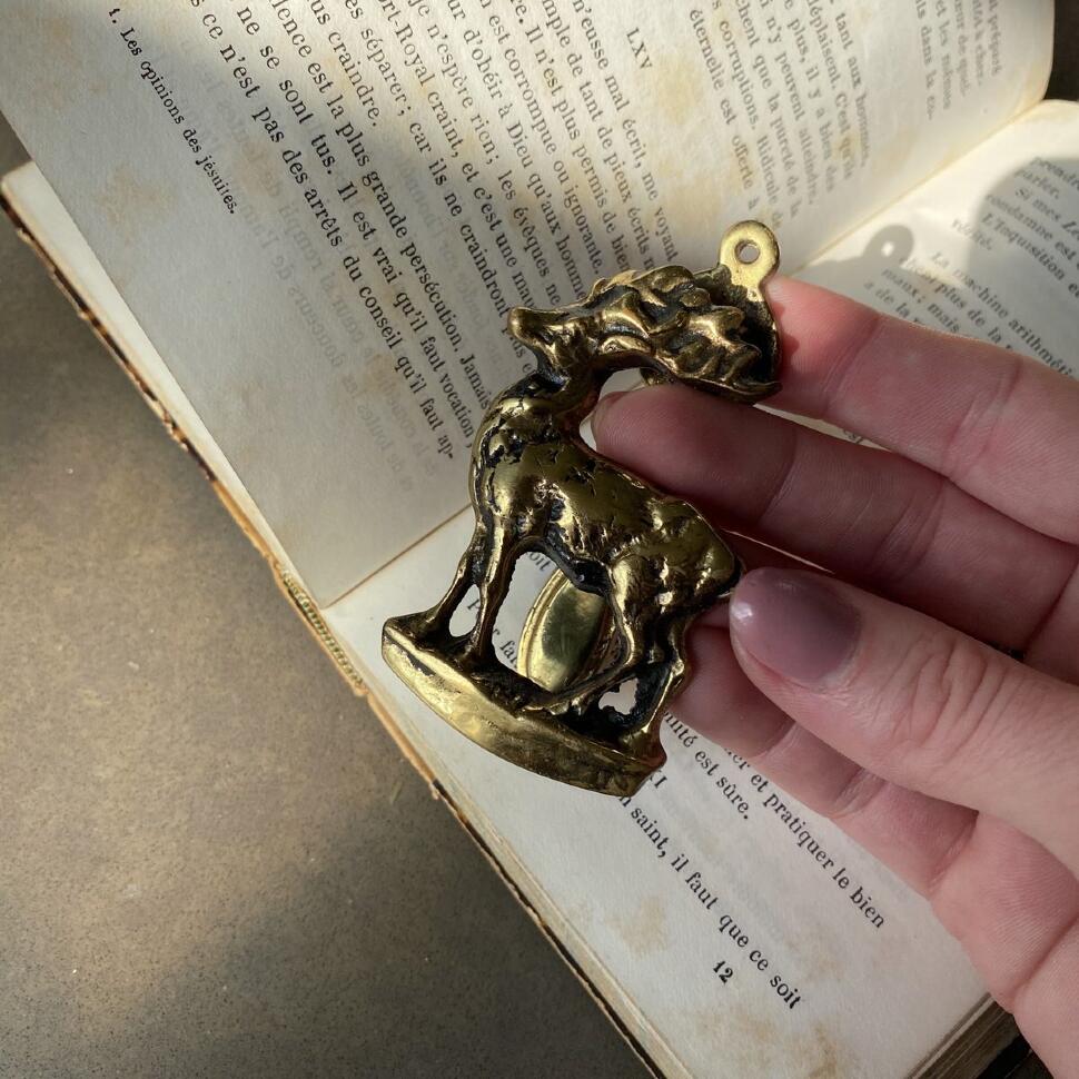 Дверная накладка стучалка 9 см Олень латунь