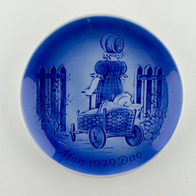 Тарелка день матери 1979
