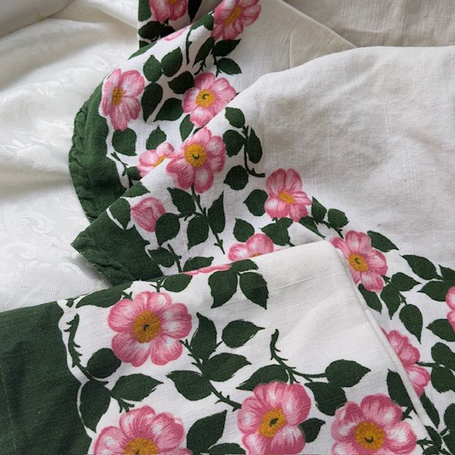 Скатерть ВиллеройБох Wild-Rose 150х128 см Люксембург  