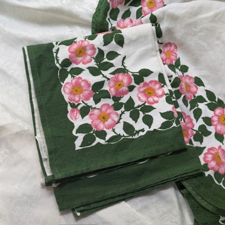 Скатерть ВиллеройБох Wild-Rose 150х128 см Люксембург  