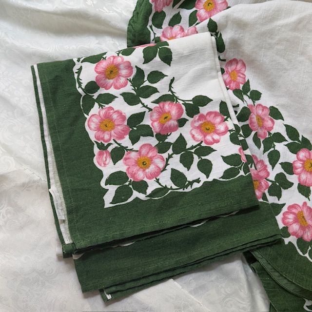 Скатерть ВиллеройБох Wild-Rose 150х128 см Люксембург  