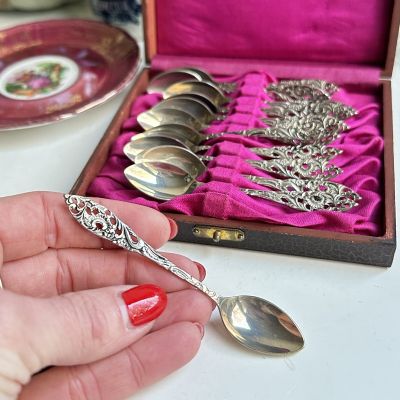 Ложка кофейная с резной ручкой 9 см