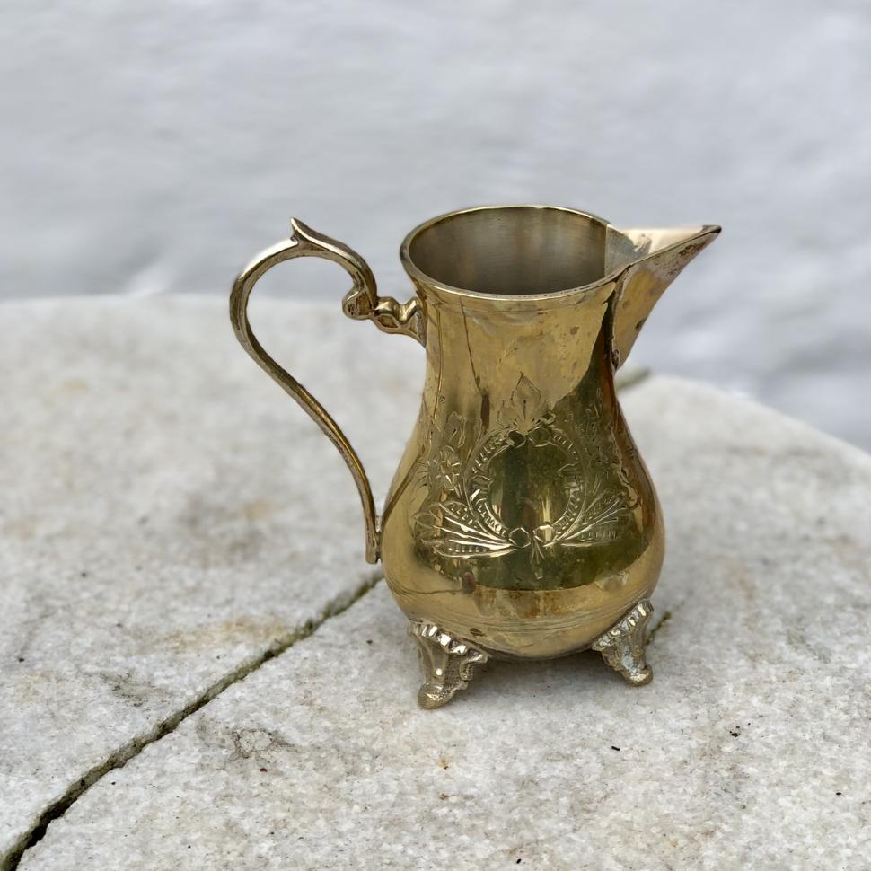 Молочник на ножках с гравировкой цветочного рисунка, серебрение по латуни