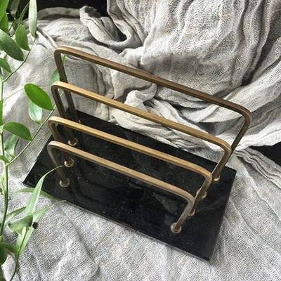 Держатель для тарелок черный мрамор и латунь