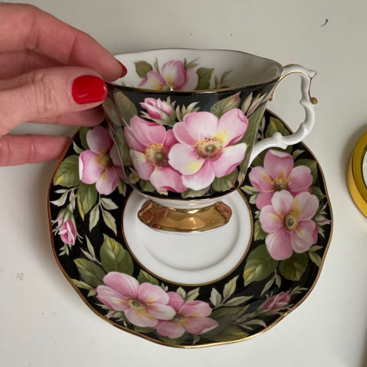 Чайная пара черный Royal Albert Provincial Flowers Alberta Rose 200 мл Англия