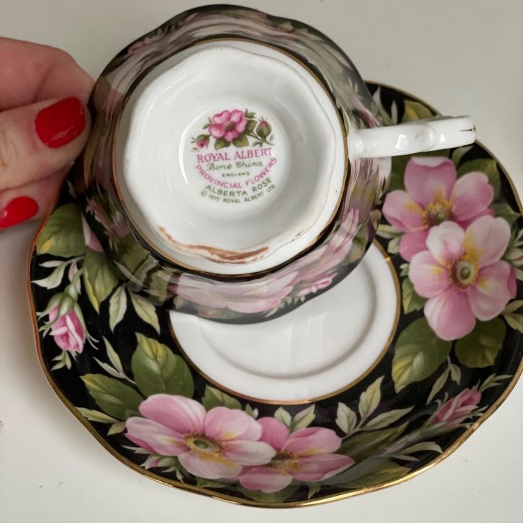 Чайная пара черный Royal Albert Provincial Flowers Alberta Rose 200 мл Англия
