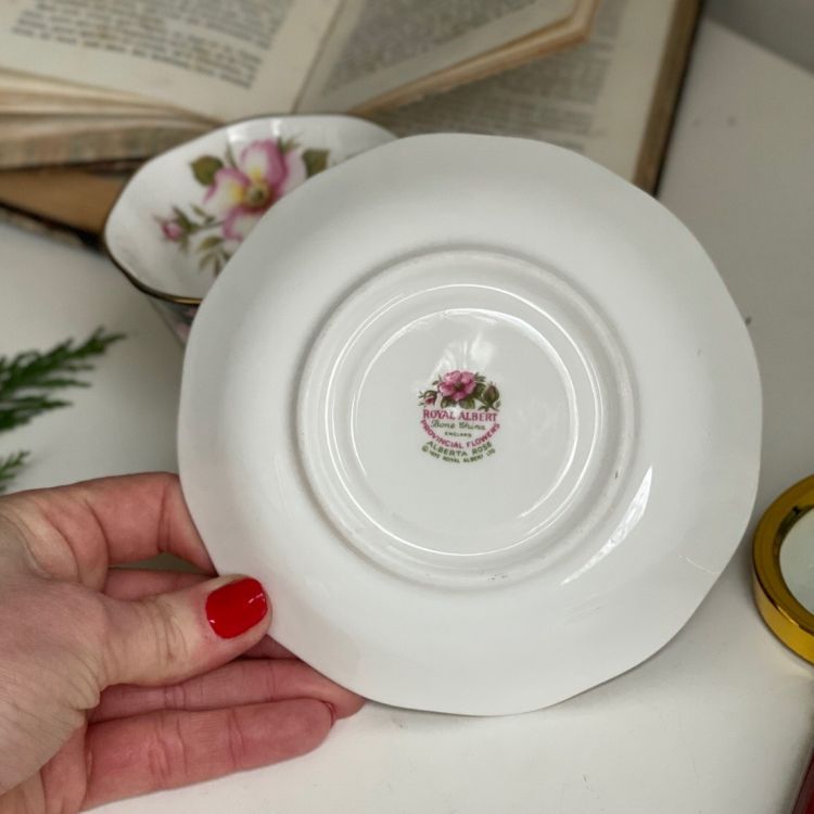 Чайная пара черный Royal Albert Provincial Flowers Alberta Rose 200 мл Англия