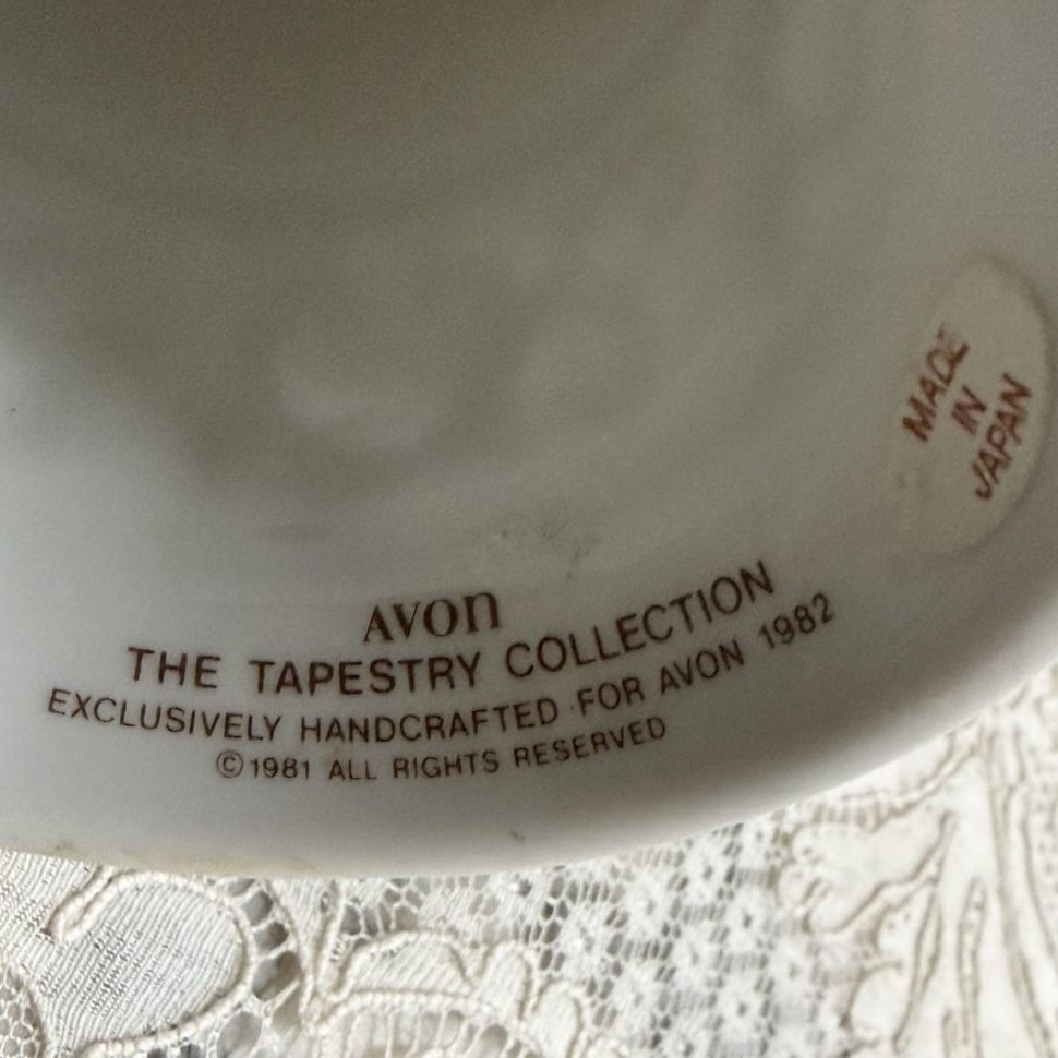 Колокольчик Avon Tapestry Collection Голубка 13 см фарфор Япония