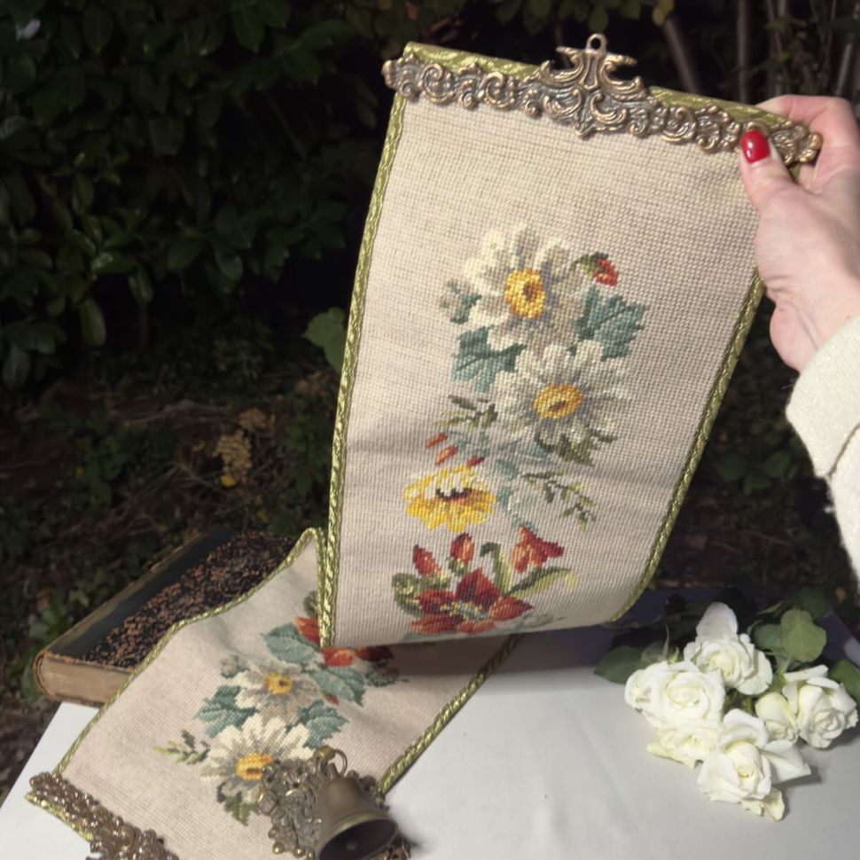 Вышивка сонетка на бронзовых держателях 24х110 см