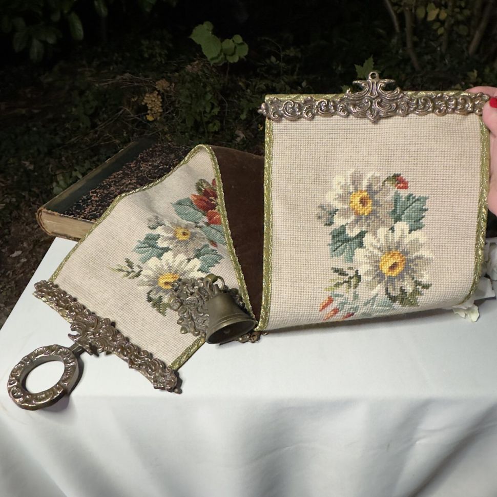 Вышивка сонетка на бронзовых держателях 24х110 см