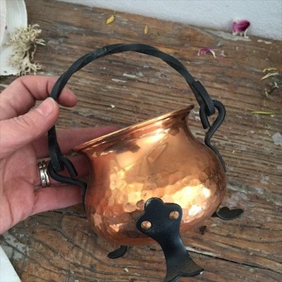 Кашпо зольник 10 см на чугунных лапках