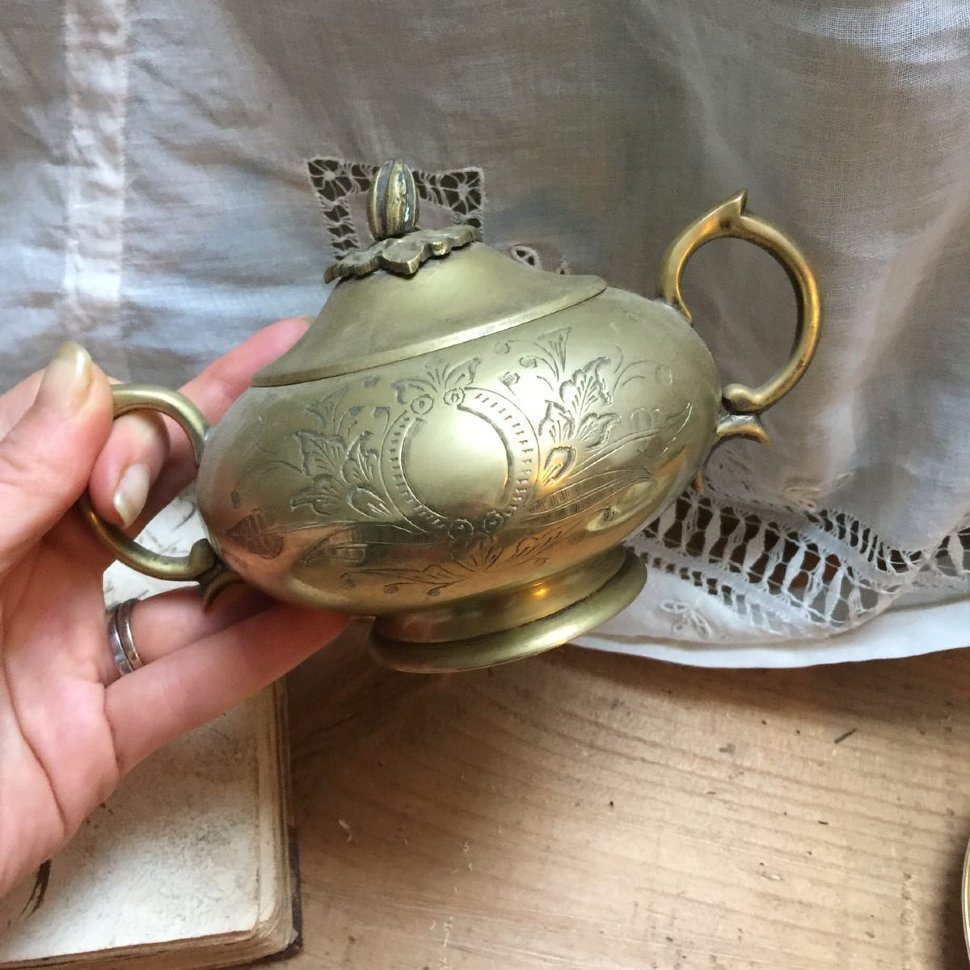 Сахарница с крушкой Цветок латунь