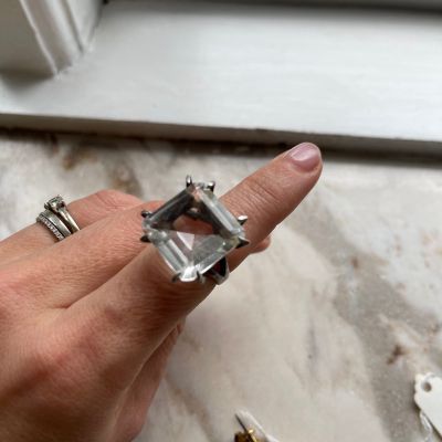 Кольцо ювелирное с хрусталем 