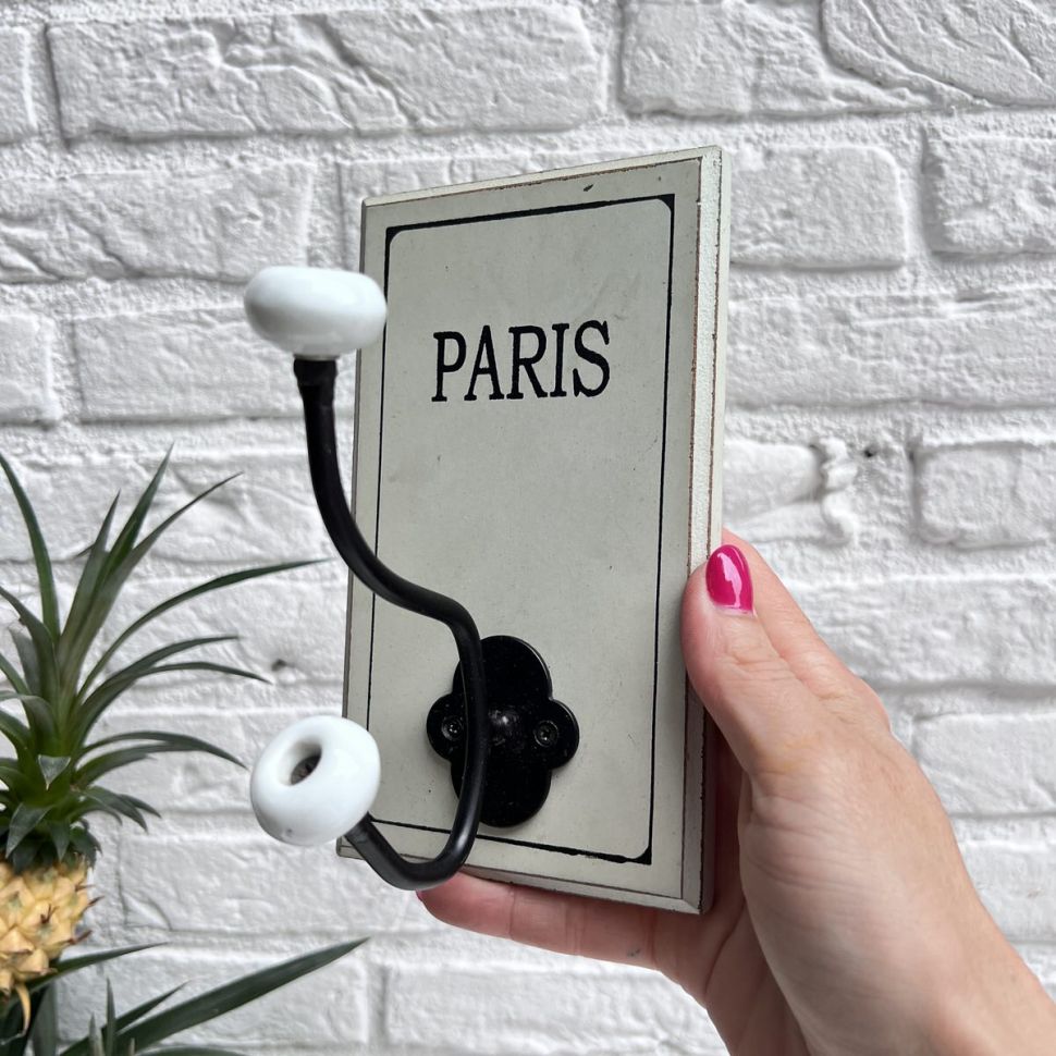 Вешалка с двумя крючками с надписью Paris