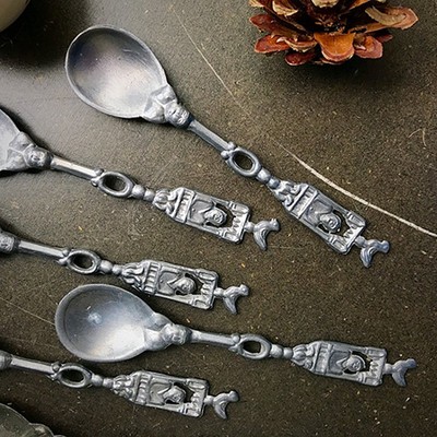 Ложка чайная оловянная с объемным сюжетом на ручке