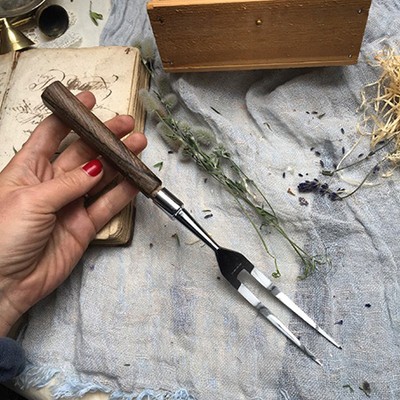 Вилка большая с двумя зубцами 2