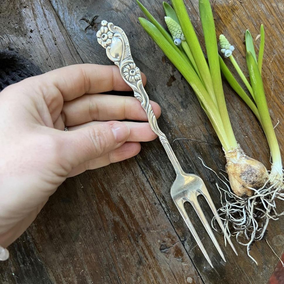 Вилка трезубец Цветы 18 см мельхиор