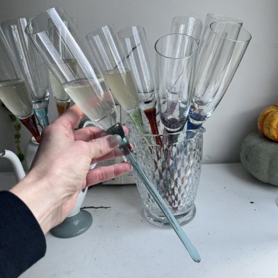 Бокал для игристого на высокой ножке 33 см светло-голубой