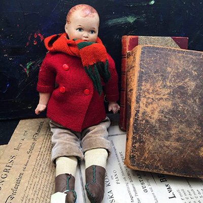 Кукла 100 лет в краснов капоте