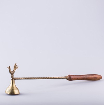 Тушитель для свечи с птицей и деревянной ручкой, начало 20 века