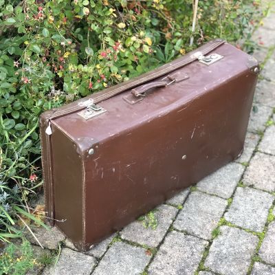 Чемодан коричневый старинный