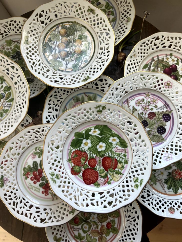 Тарелка Schumann Arzberg Tradition № 4 Морошка 19 см Германия