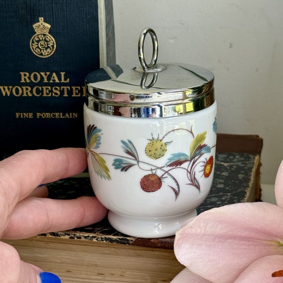 Кодлер на 2 яйца Royal Worcester Земляника Англия