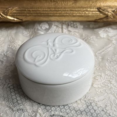 Шкатулка Вензель 12 см фарфор Франция