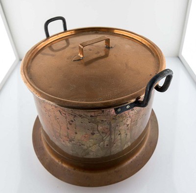 Огромная кастрюля с крышкой 6 литров медь