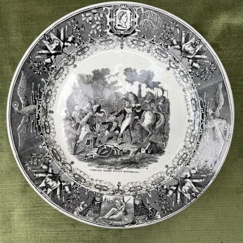 Тарелка говорящая Sarreguemines Napoleon blesse duvant ratisbonne 21 см Франция конец XIX в.