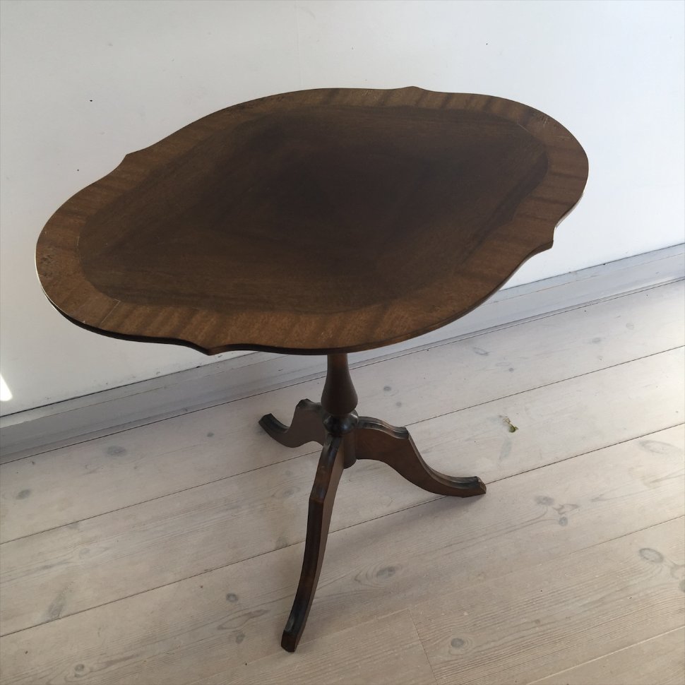 Столик кофейный на треноге, орех, Швеция