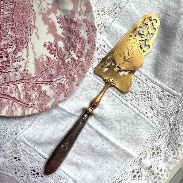 Лопатка для торта 30 см латунь серебро Арнуво