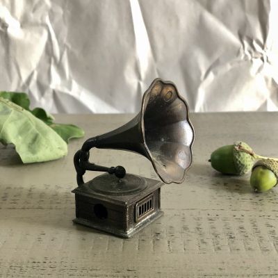 Точилка в форме граммофона, Испания