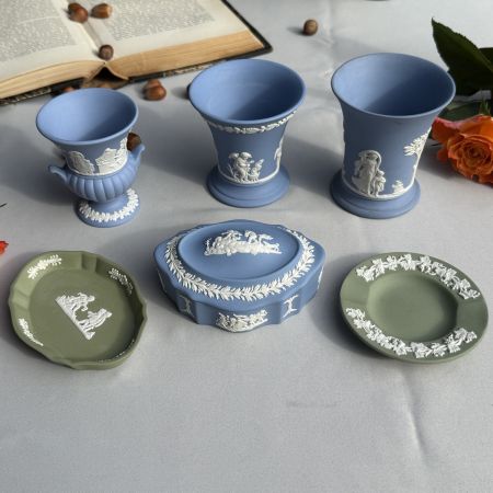 Шкатулка Wedgwood 12 см бисквитный фарфор Англия 