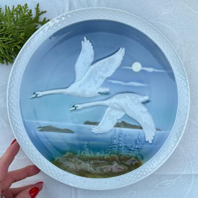 Тарелка панно Hutschenreuther 26 см Лебеди 1979 г Германия