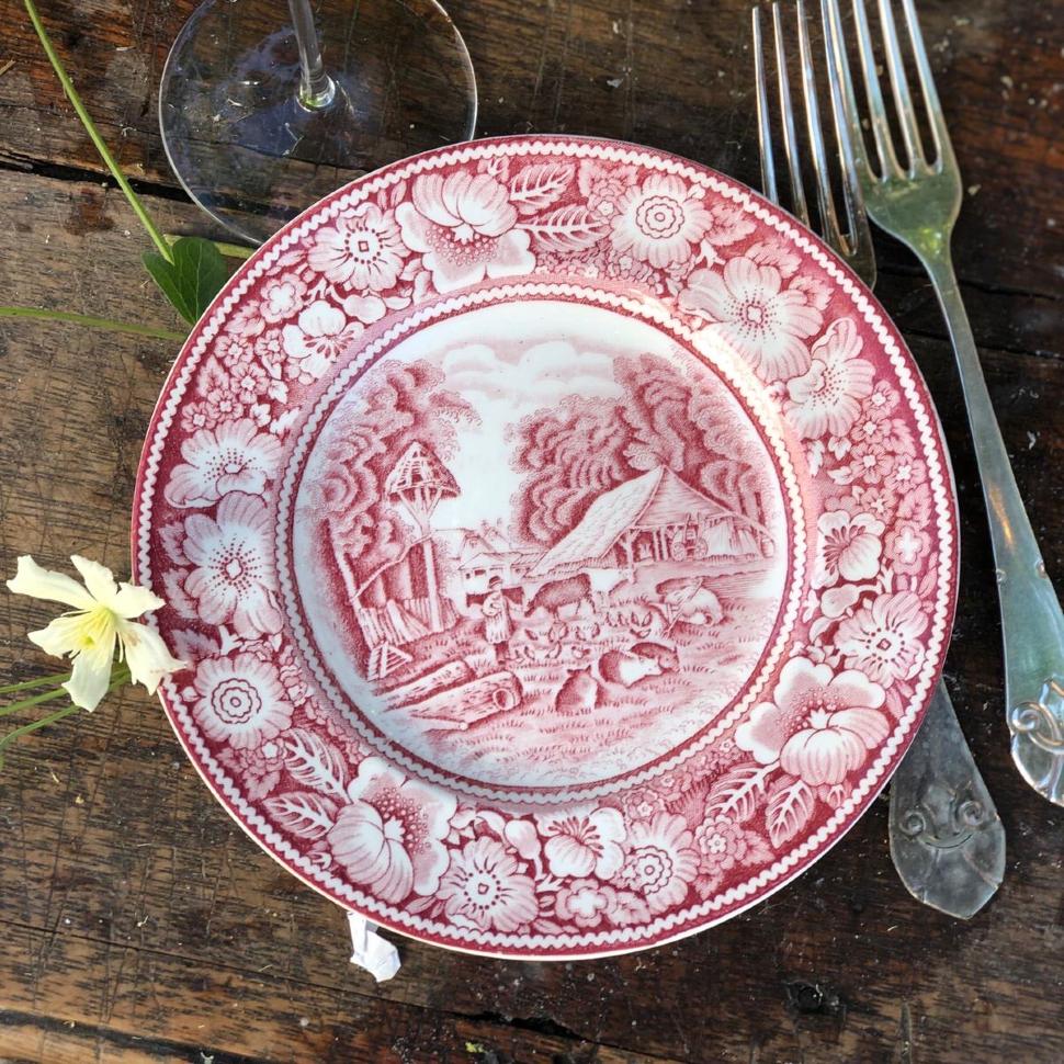 Тарелка красная 18 см W.R. Midwinter Ltd. Rural England, Англия (микро Трещина)