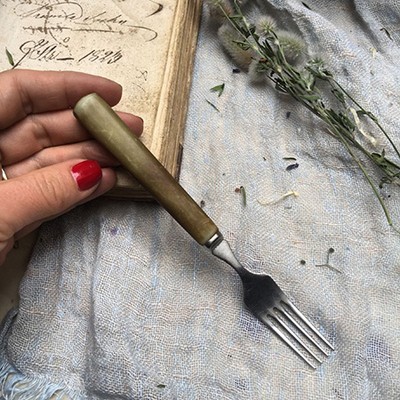 Вилка малая с бакелитовой ручкой