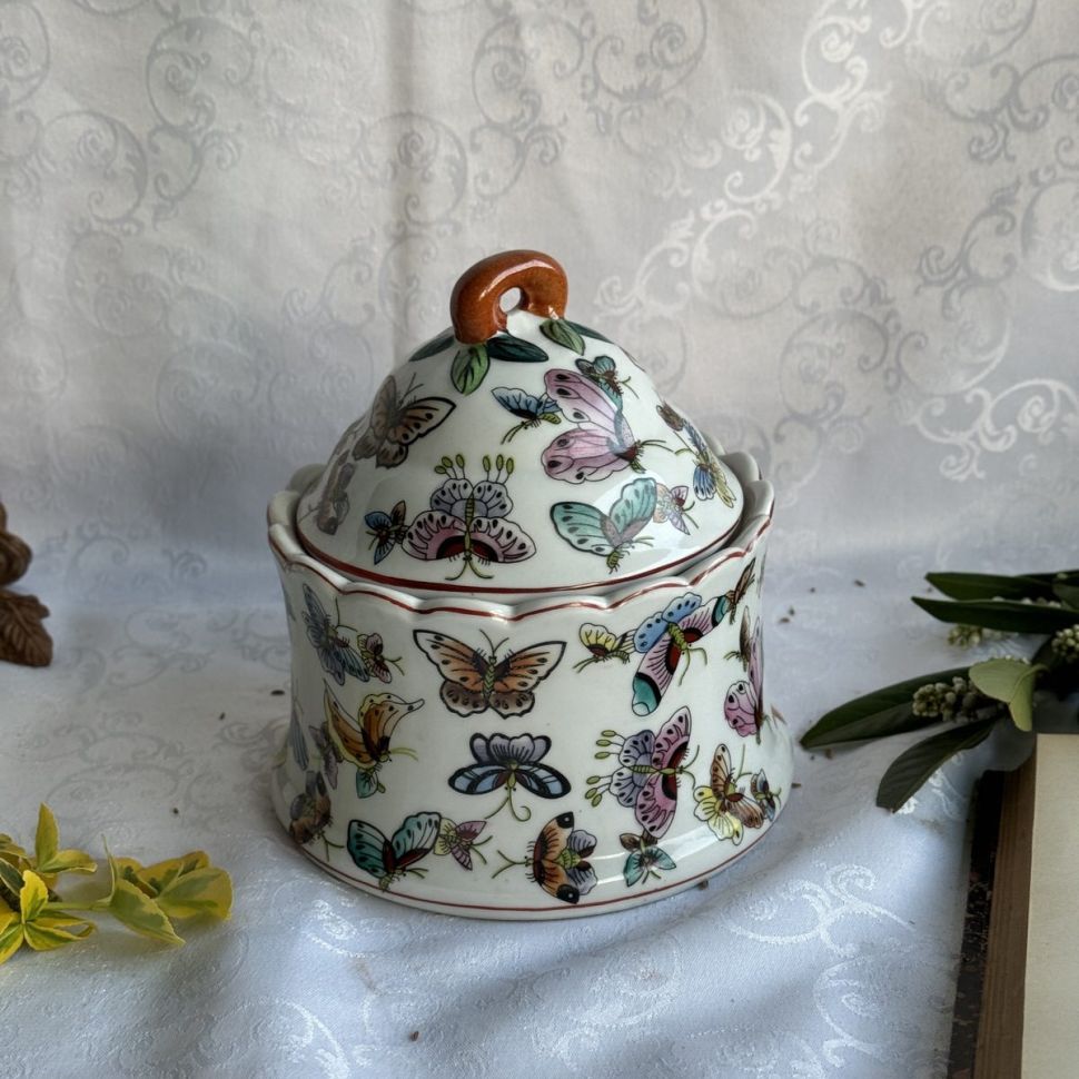 Банка с крышкой Бабочки 17 см Германия