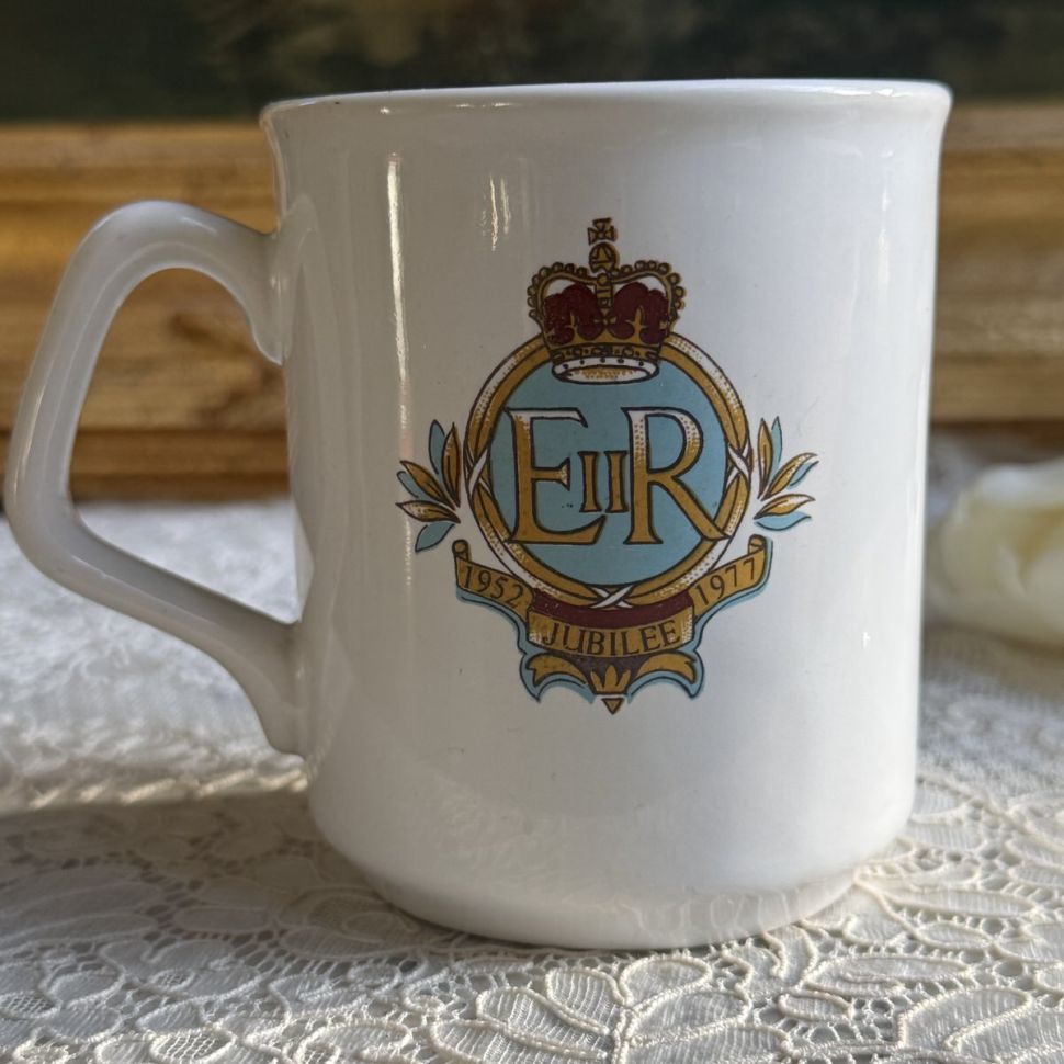 Кружка 25 лет правления Елизаветы II 300 мл Англия 1977 г.