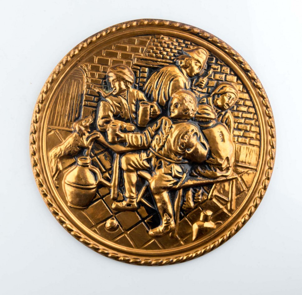 Панно объемное "Сцена в таверне" медь