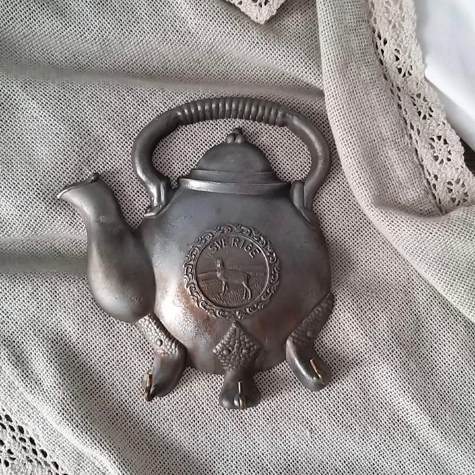 Ключница в форме чайника 13 см Олень олово