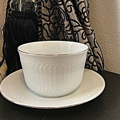 Соусник на тарелке Германия