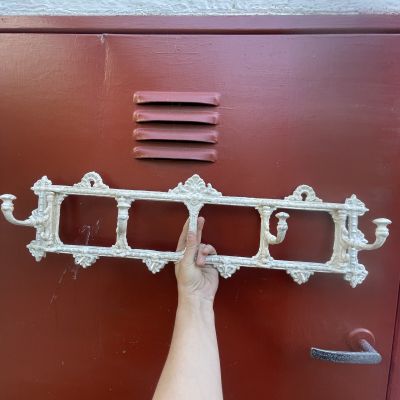 Вешалка с крючками 62х18 см чугун