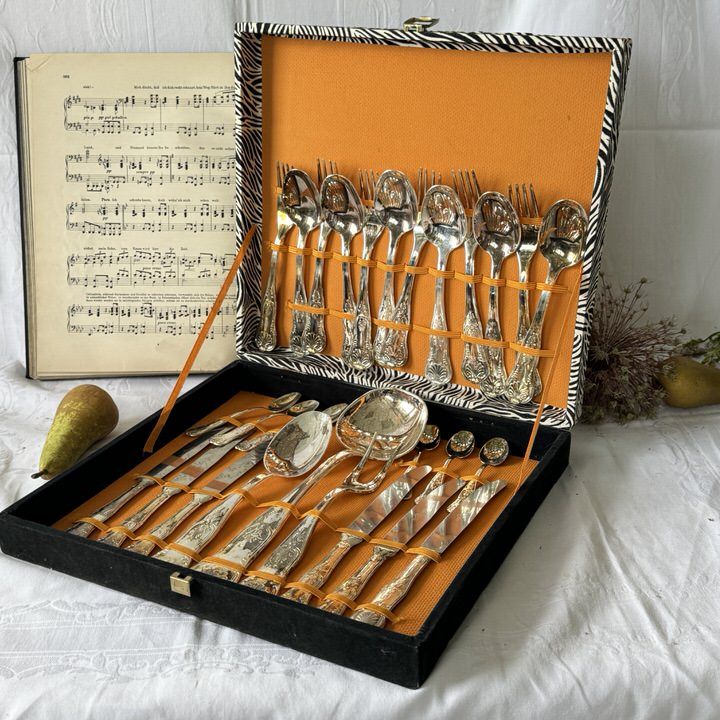 Набор столовых приборов 27 предметов серебрение Италия