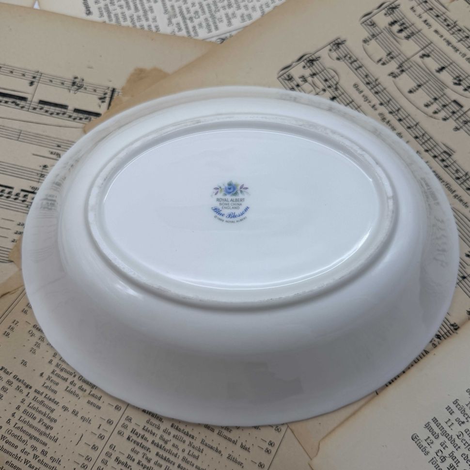 Салатник овальный Royal Albert Blue Blossom 23 см Англия